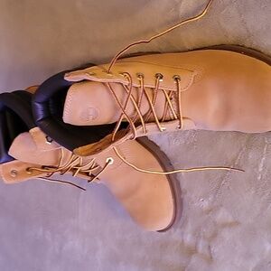 Women's new Timberland boots size 8.5